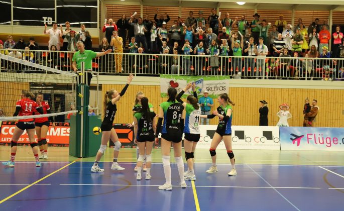 DSHS SnowTrex Köln verliert nach starkem Kampf das Karnevalsspiel gegen den amtierenden Meister und Tabellenführer Skurios Volleys Borken