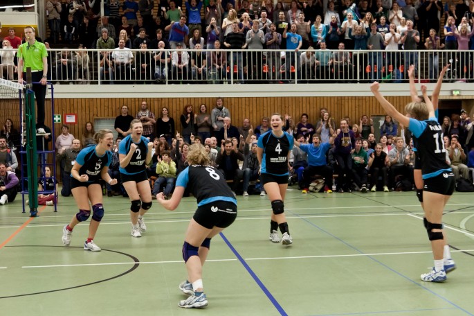 Heimspiele der Volleyballerinnen der DSHS SnowTrex Köln stehen fest – Ballkinder gesucht!